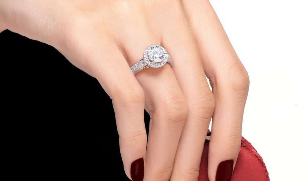 Cara Menentukan Ukuran Cincin Wanita Sebelum Membelinya