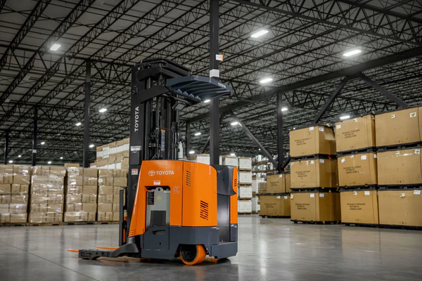 7 Langkah Pemeriksaan Rutin Sistem Hidrolik Reach Truck untuk Mencegah Kebocoran di Rak Tinggi - Traktor Nusantara