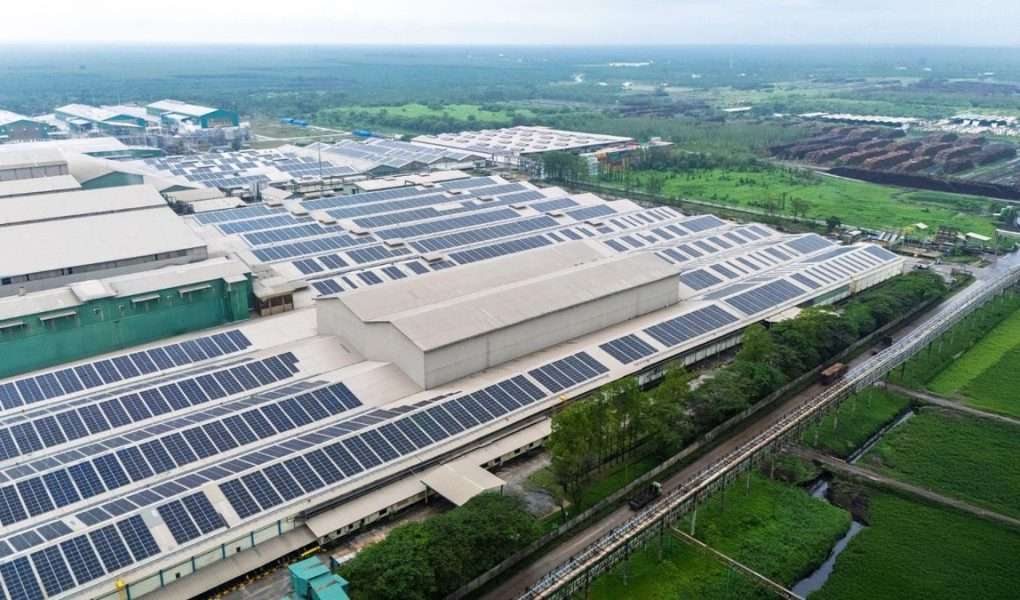 Efisiensi Biaya Listrik di Industri Tekstil: Solusi Energi Surya untuk Mesin Produksi Non-Stop